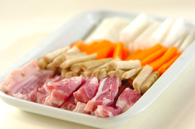 豚肉と根菜の甘辛炒め煮の作り方の手順1