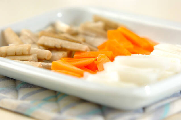 豚肉と根菜の甘辛炒め煮の作り方の手順2