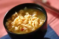 キャベツと天かすのみそ汁