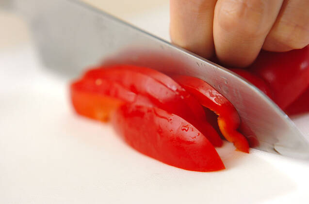 パプリカと粒マスタードドレッシングのサラダの作り方の手順1