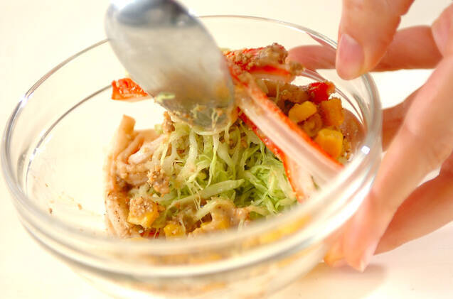 カニカマとキャベツのゴマサラダの作り方の手順2