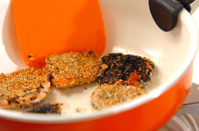 鮭のゴマまぶし焼きの作り方の手順5