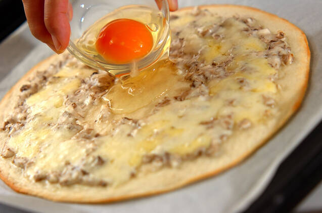 とろ～り半熟卵のピザビスマルクの作り方の手順4