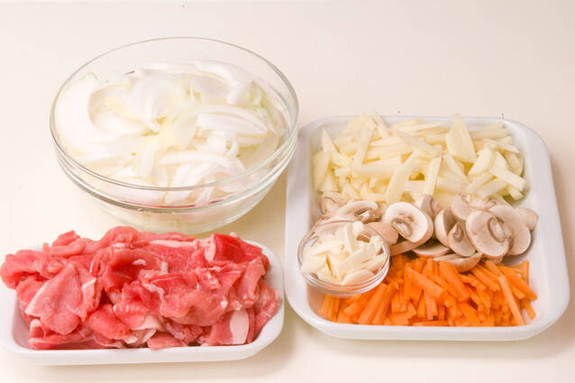 時短！ヒラヒラ野菜と薄切り豚肉のカレーの作り方の手順1