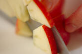 リンゴとハムのサラダの下準備1
