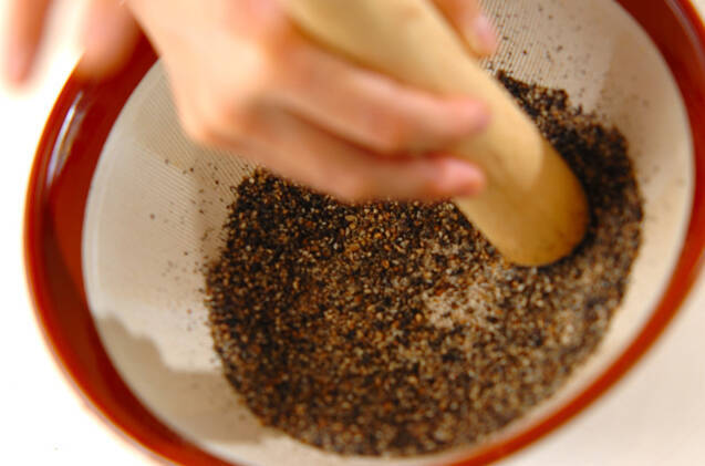 サヤインゲンのゴマ汚しの作り方の手順2