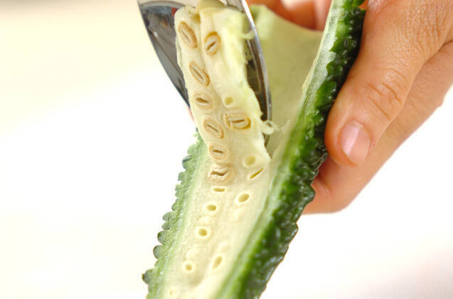 豚とゴーヤのおかか炒めの作り方の手順1