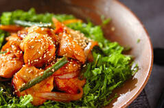 焼くだけ簡単!鶏肉のピリ辛焼き やみつきになる味わい