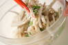 キノコとゴボウのサラダの作り方の手順3
