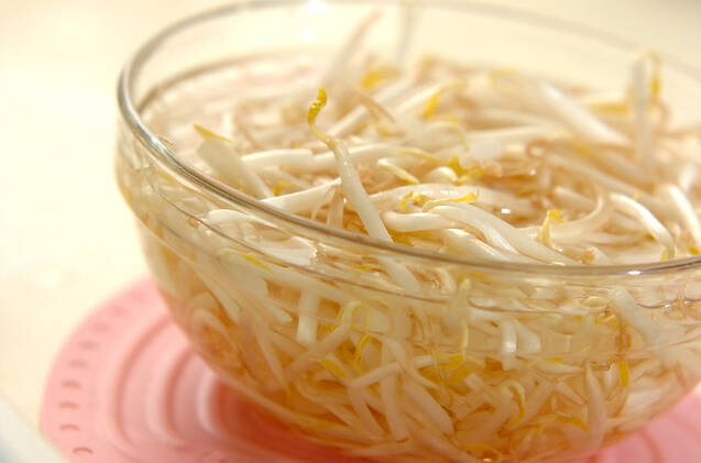 太モヤシの塩辛炒めの作り方の手順1