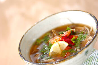 キノコのエスニックスープ