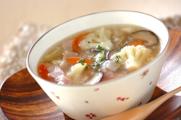 カリフラワーとベーコンのスープ