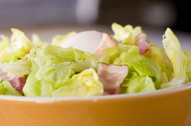 春キャベツとベーコンの温サラダ