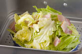 春キャベとベーコンの温サラダの作り方2
