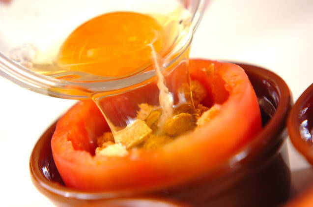 卵入りカップトマトの作り方の手順3