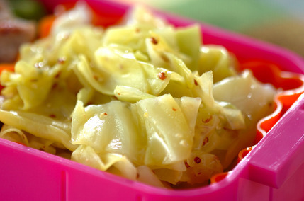 蒸し煮キャベツのマスタード風味