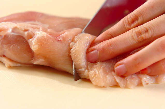 鶏むね肉のゴマ揚げの作り方の手順1