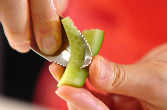 キュウリのリンゴ酢和えの作り方の手順1