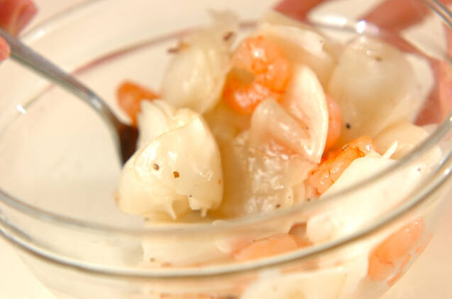 カブとエビのマリネの作り方の手順4