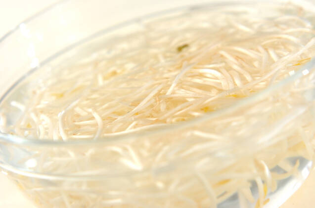 モヤシと干し桜エビのサッパリ炒めの作り方の手順1