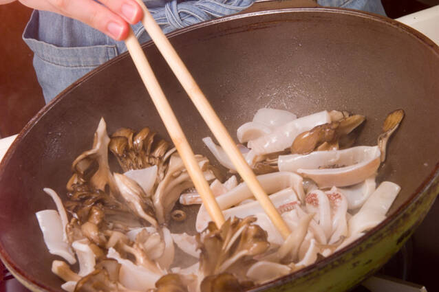 イカと厚揚げの梅炒めの作り方の手順8