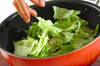 レタスと豚バラ肉の炒め物の作り方の手順2