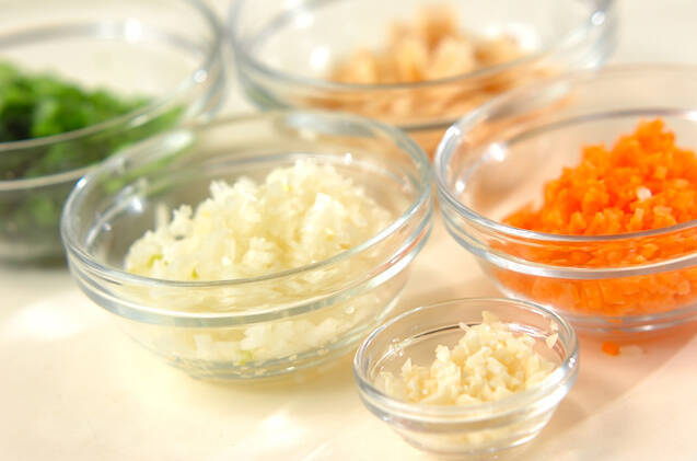 小松菜ドライカレーの作り方の手順1