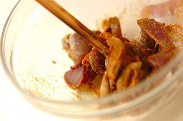 レバーのカレークリーム炒め煮の作り方の手順1