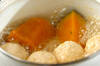 カボチャと肉団子の煮物の作り方の手順1