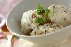 デザートおつまみ♪クルミとチーズのメープル和え