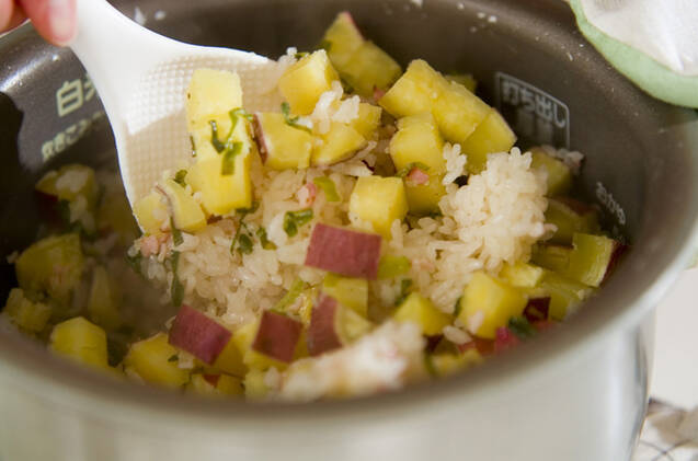 おさつのピラフの作り方の手順4