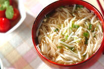 素麺とモヤシのスープ