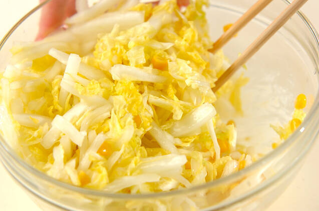白菜とコーンのコールスローの作り方の手順3
