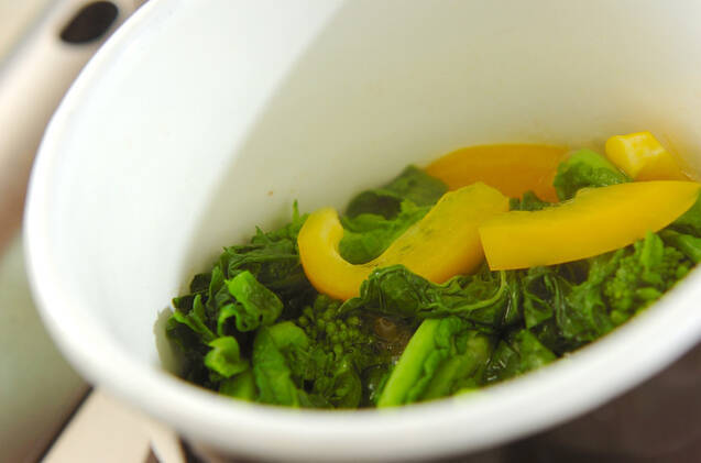菜の花とパプリカの洋風煮浸しの作り方の手順2
