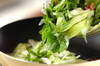 セロリのナンプラー炒めの作り方の手順2