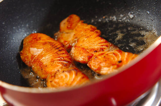 鮭のみそバター蒸し煮の作り方の手順7