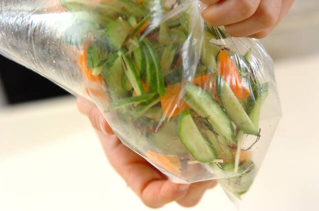 キュウリの浅漬けの作り方の手順3