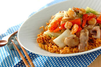 【チキンラーメンアレンジ】チキンラーメンであんかけ焼きそば