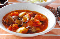 トマトと魚介のチリソース煮
