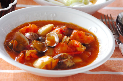 トマトと魚介のチリソース煮