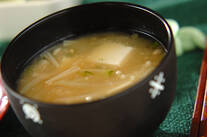 エノキと豆腐のみそ汁