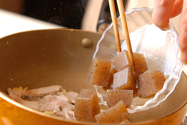 コンニャクの炒め煮の作り方の手順3
