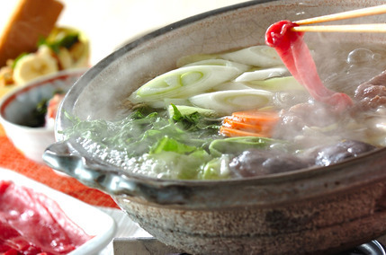 牛肉で基本のしゃぶしゃぶ 野菜たっぷりシンプルが一番