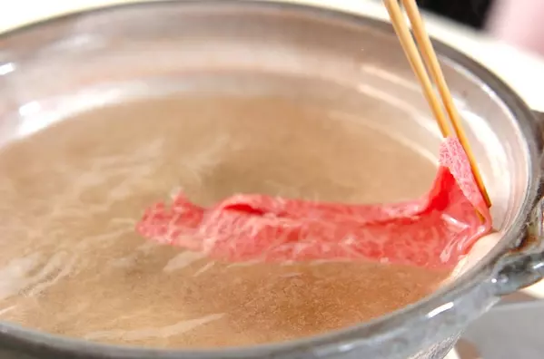 牛肉で基本のしゃぶしゃぶ 野菜たっぷりシンプルが一番の作り方1