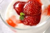 イチゴソースヨーグルト