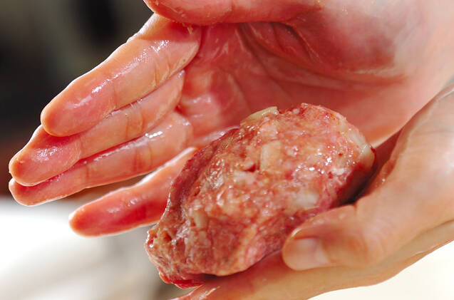 チーズ入り煮込みハンバーグの作り方の手順5