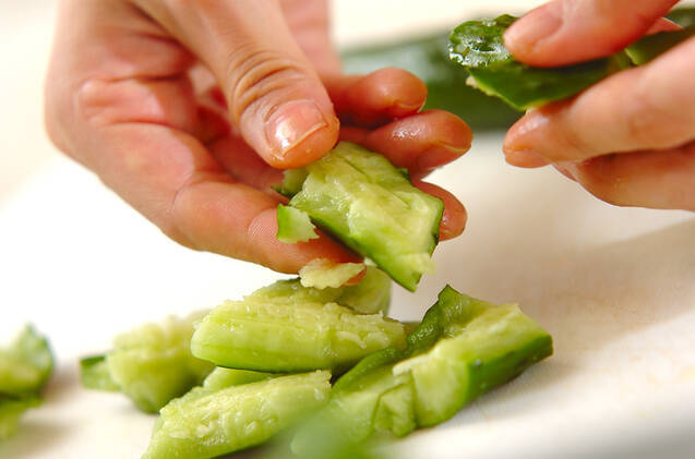 たたきキュウリのゴマ酢の作り方の手順1