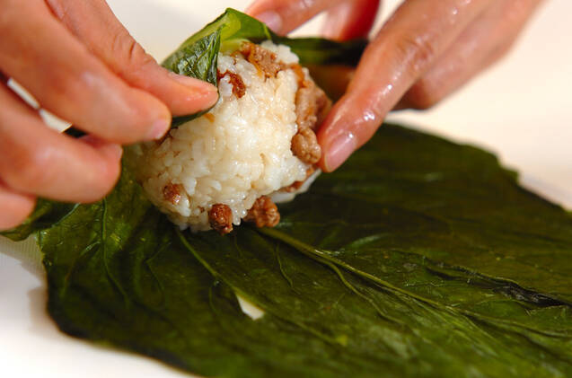 豚しぐれの野沢菜おにぎりの作り方の手順3