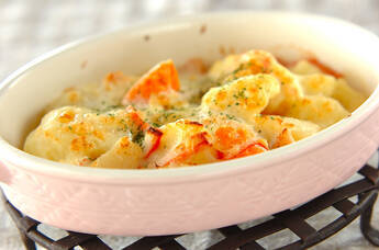 残ったシチューで簡単リメイク！クリームシチューポテトグラタン by 杉本 亜希子さん