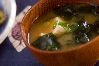 豆腐とワカメのみそ汁